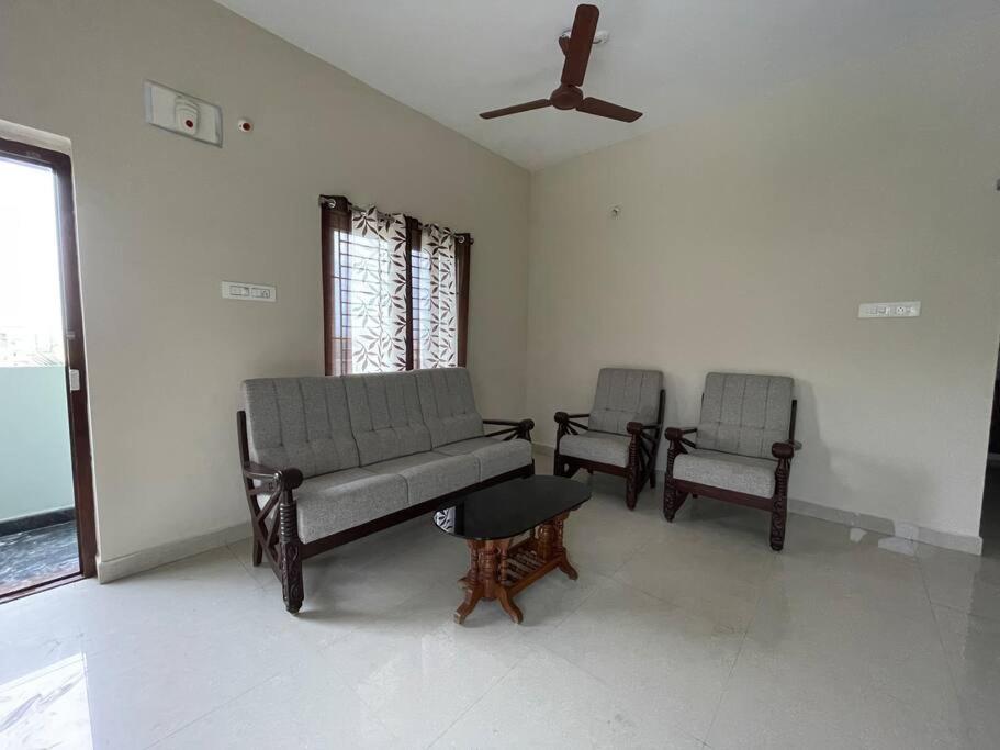 Ssn Home Stays In Tirupati Near Alipiri Exterior photo